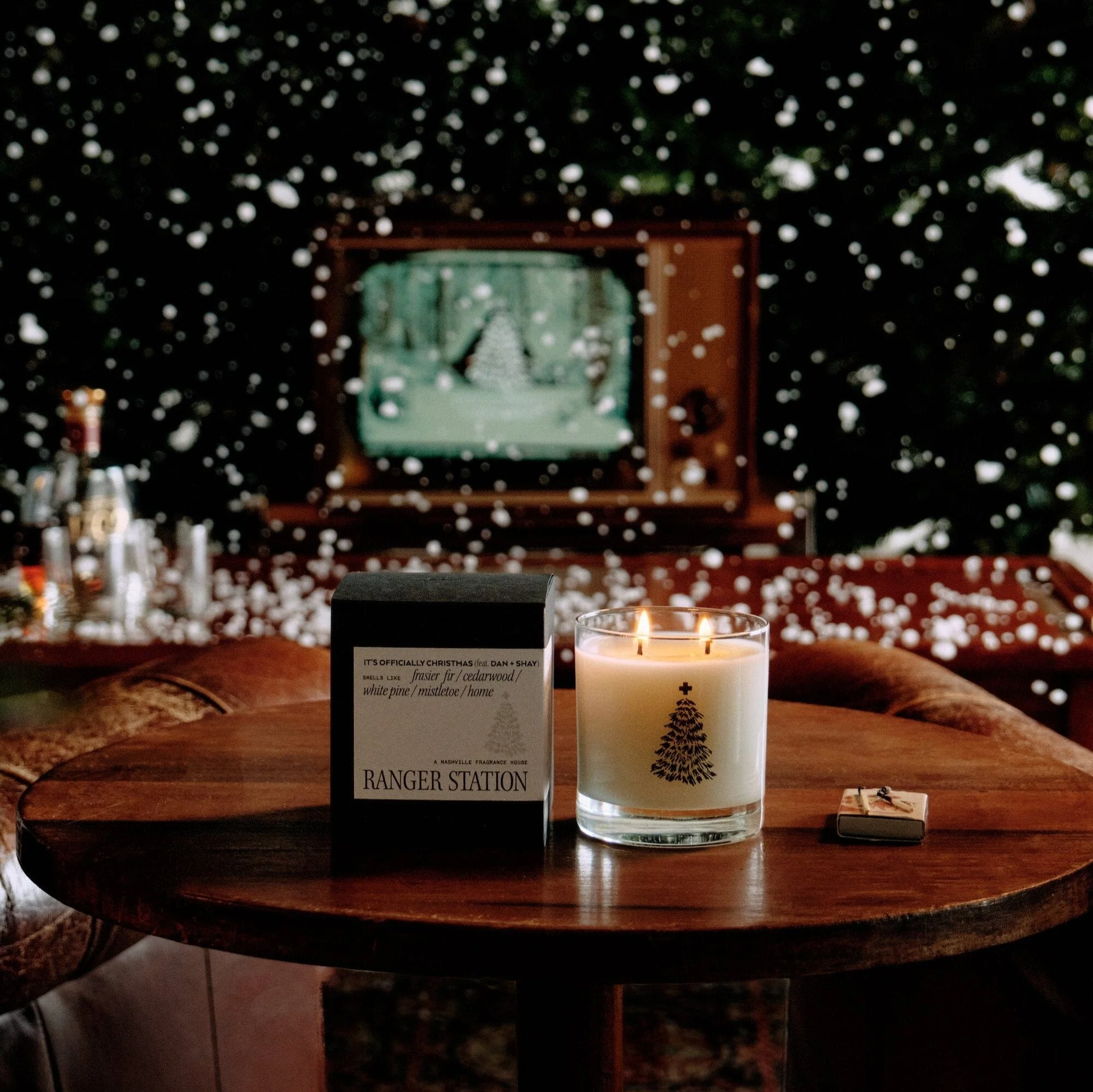 IT'S OFFICIALLY CHRISTMAS CANDLE (feat. DAN + SHAY) - Image 3