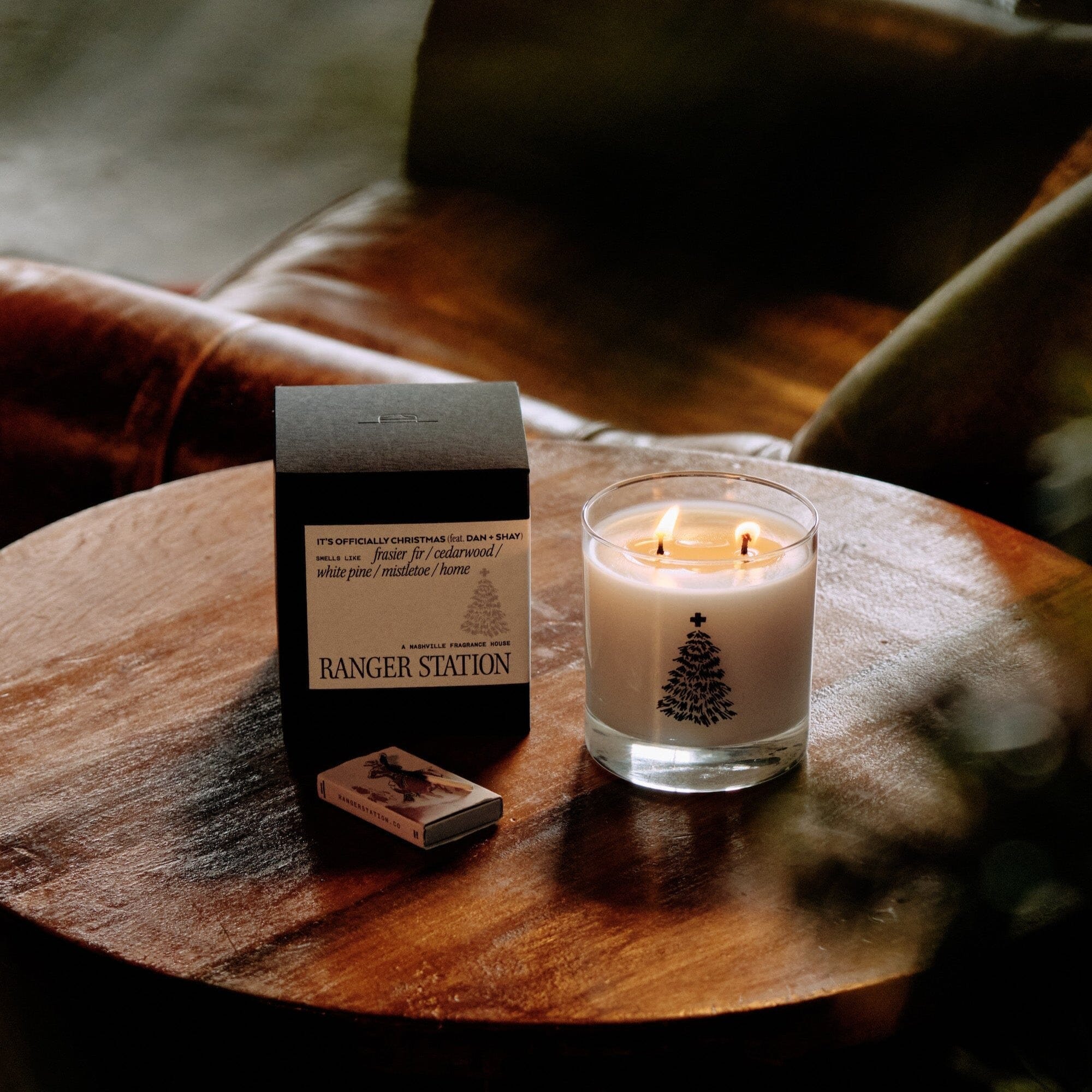 IT'S OFFICIALLY CHRISTMAS CANDLE (feat. DAN + SHAY) - Image 4